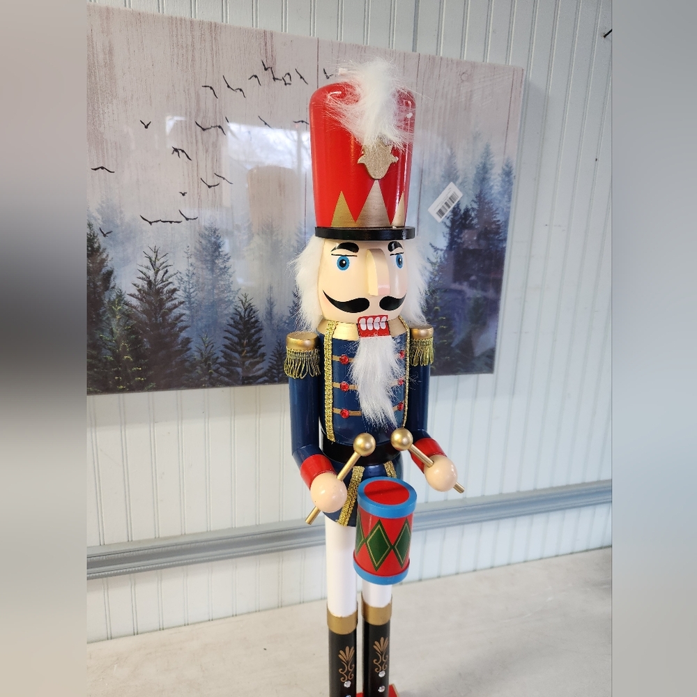 Nutcracker Soldier 2 1/2 Foot Tall - Picture 8 of 11